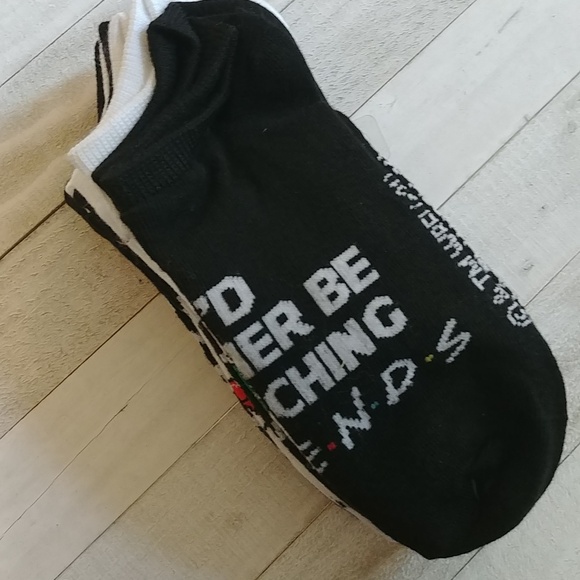 NWT 6 Pack Authentic Friends Socks - Picture 2 of 5